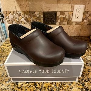 Dansko size 39. Antique brown/black. Never worn, brand new in box.